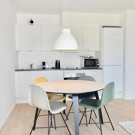 Lovely 1-br With A Balcony By Harbour - 259